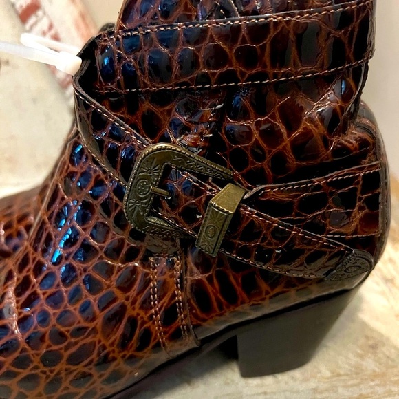 Dingo Women's 6.5 Brown Leather Patent Croc Pattern Ankle Boots - Picture 7 of 11